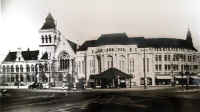 Broadway theatre and town hall in Catford