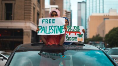 women on protest holding sigh free palestine